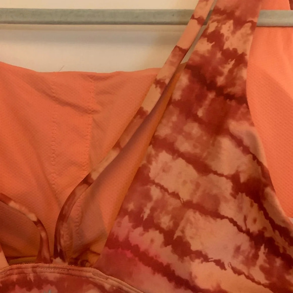 NWT Athleta Exhale Printed Tie-Dye Bra in Size 1X Cup Size D-DD. - Picture 7 of 9
